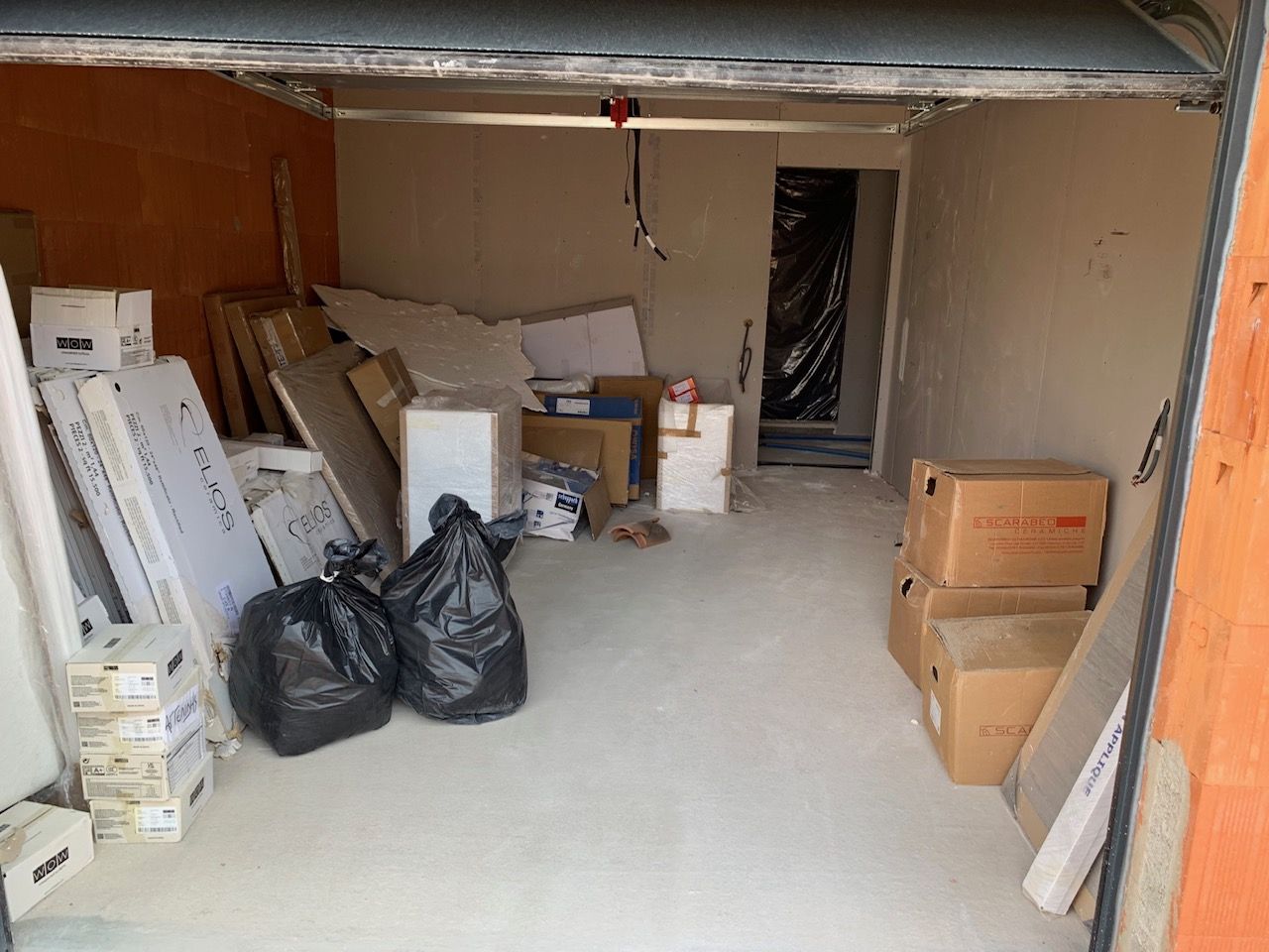 Vue de locaux en travaux avant les finitions et la remise en propreté